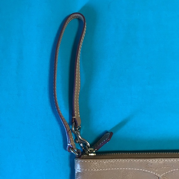 Dooney & Bourke micro purse or wristlet - Picture 10 of 10